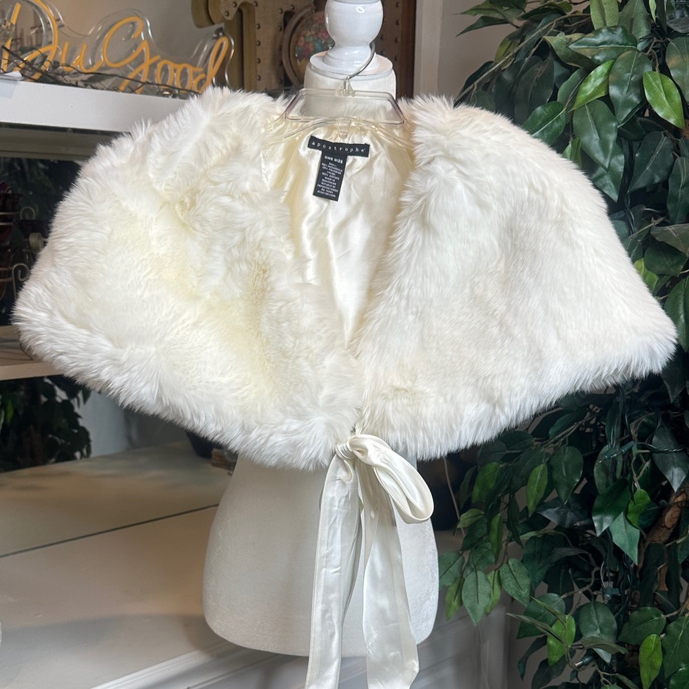 Apostrophe Ivory Faux Fur Cape